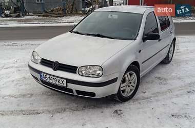 Хэтчбек Volkswagen Golf 2001 в Ладыжине
