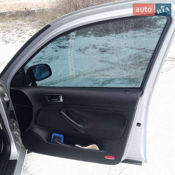 Хэтчбек Volkswagen Golf 2001 в Ладыжине