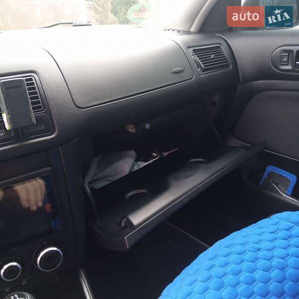 Хэтчбек Volkswagen Golf 2001 в Ладыжине