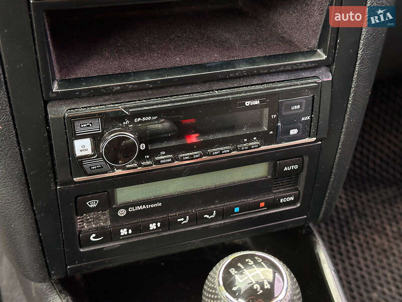 Універсал Volkswagen Golf 2002 в Вінниці