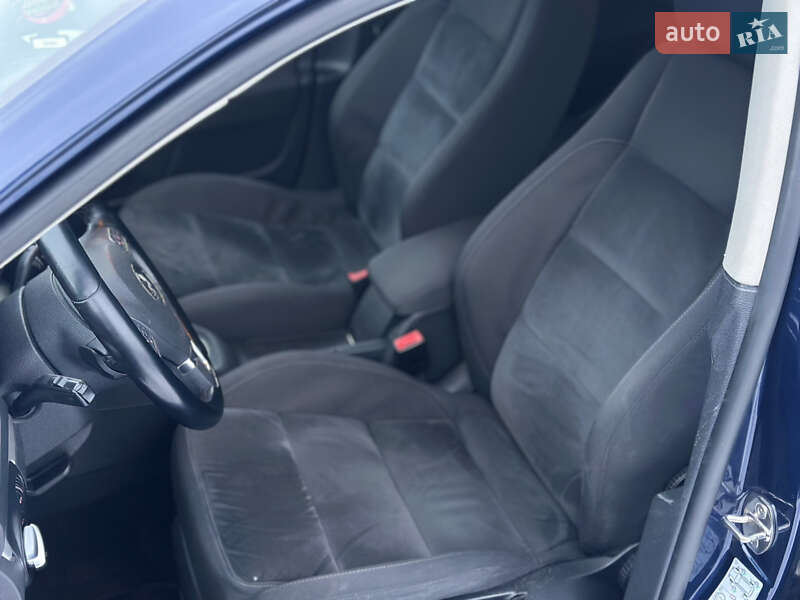 Универсал Volkswagen Golf 2011 в Староконстантинове