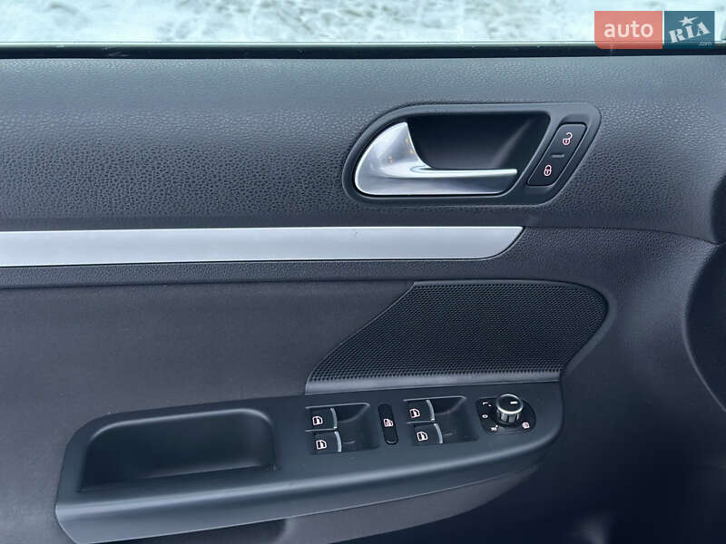 Универсал Volkswagen Golf 2011 в Староконстантинове