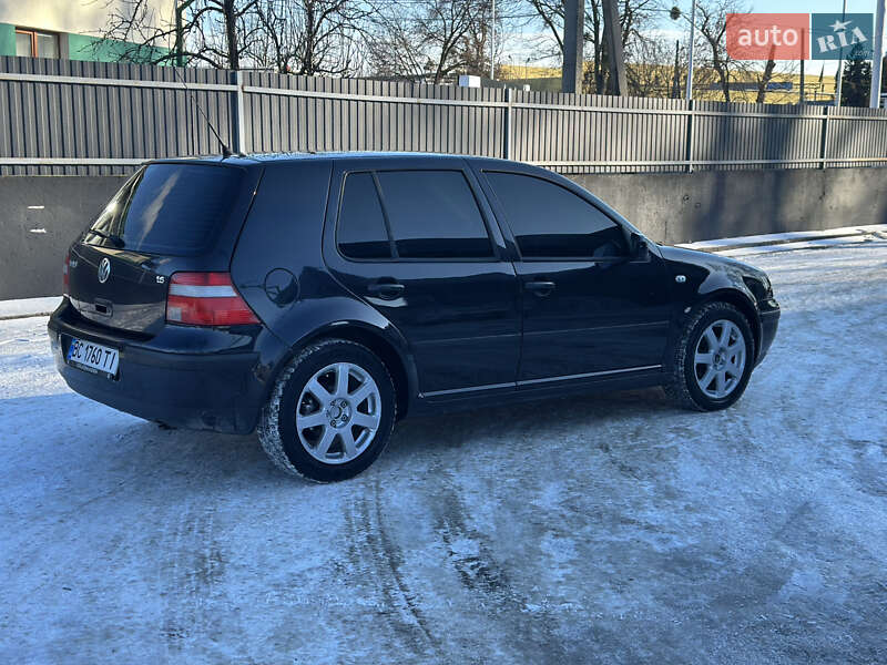 Хетчбек Volkswagen Golf 2003 в Львові