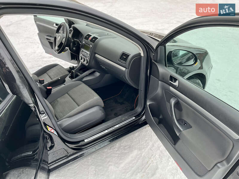 Хетчбек Volkswagen Golf 2006 в Коростені