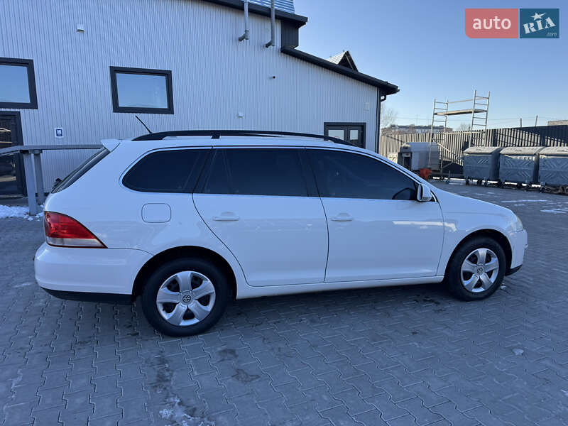 Універсал Volkswagen Golf 2009 в Володимирі