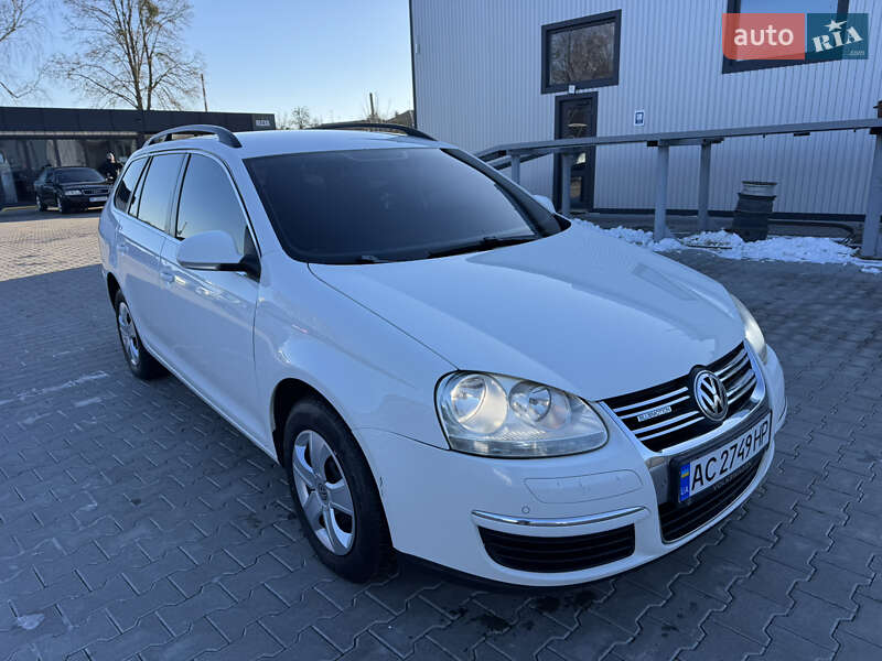 Універсал Volkswagen Golf 2009 в Володимирі