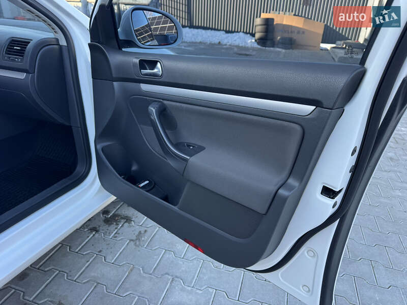 Універсал Volkswagen Golf 2009 в Володимирі