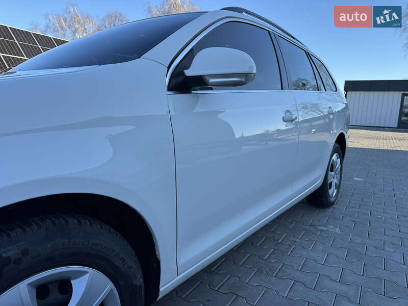 Універсал Volkswagen Golf 2009 в Володимирі