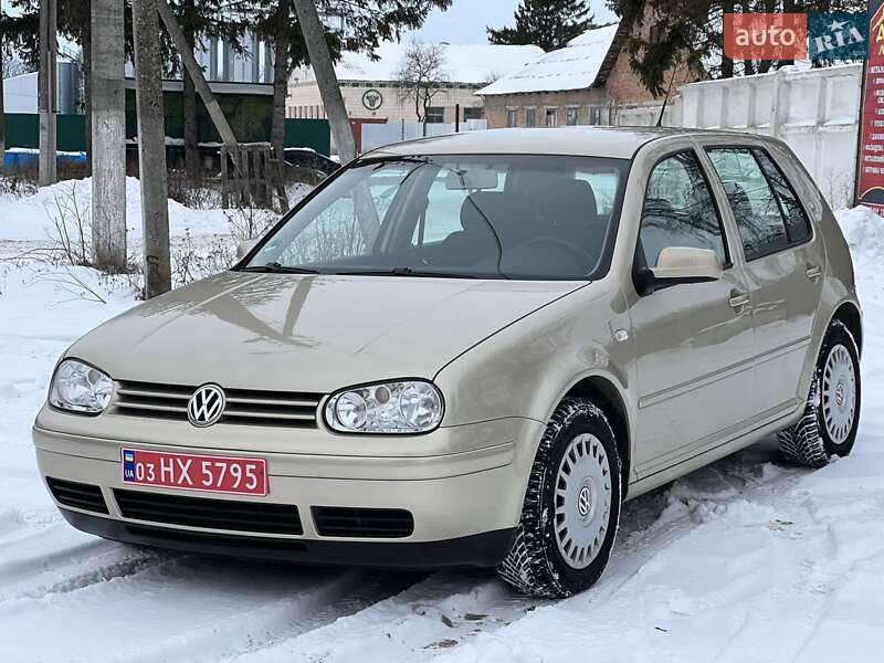 Хетчбек Volkswagen Golf 2003 в Красилові