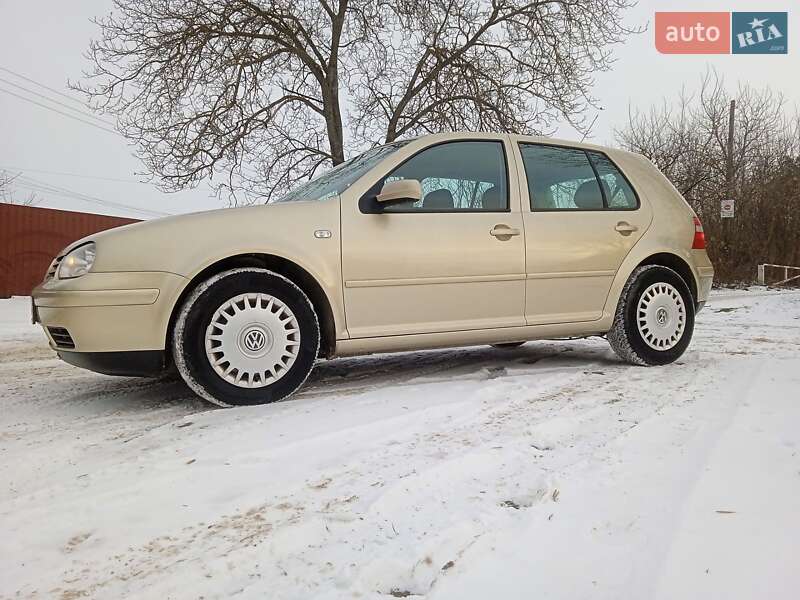Хетчбек Volkswagen Golf 2003 в Красилові