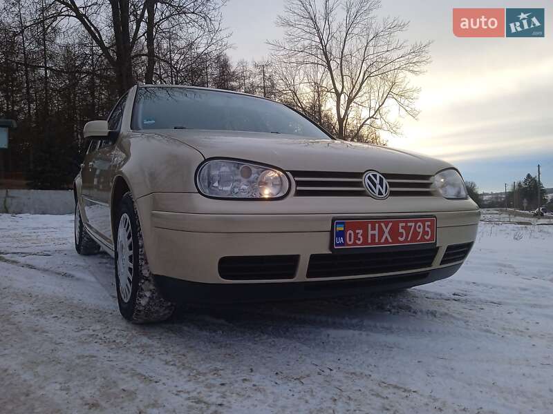 Хетчбек Volkswagen Golf 2003 в Красилові
