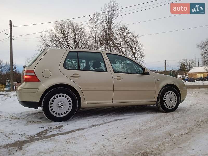 Хетчбек Volkswagen Golf 2003 в Красилові