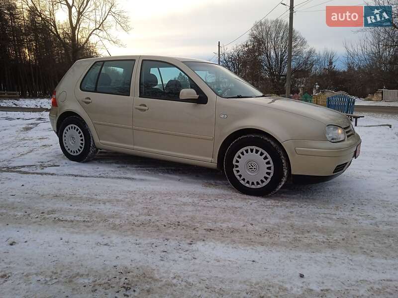 Хетчбек Volkswagen Golf 2003 в Красилові