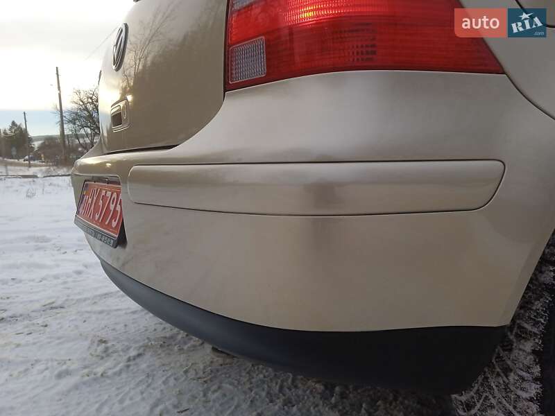 Хетчбек Volkswagen Golf 2003 в Красилові