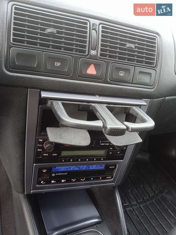 Хетчбек Volkswagen Golf 2003 в Красилові