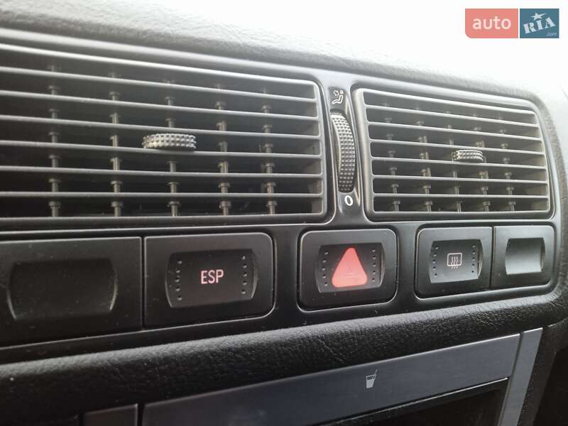 Хетчбек Volkswagen Golf 2003 в Красилові