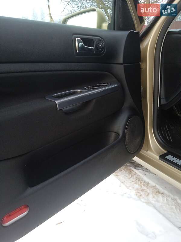 Хетчбек Volkswagen Golf 2003 в Красилові