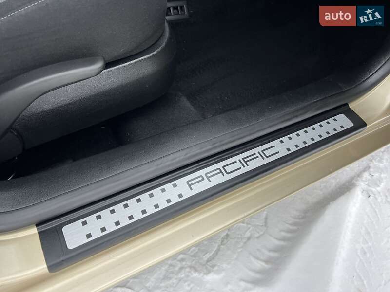 Хетчбек Volkswagen Golf 2003 в Красилові