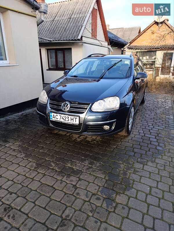 Універсал Volkswagen Golf 2009 в Луцьку
