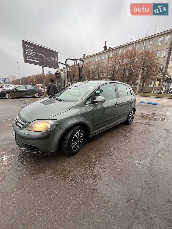 Хэтчбек Volkswagen Golf 2005 в Харькове