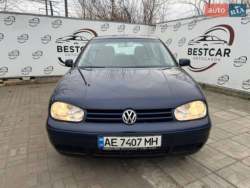 Хетчбек Volkswagen Golf 2003 в Дніпрі