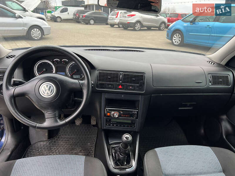 Хетчбек Volkswagen Golf 2003 в Дніпрі