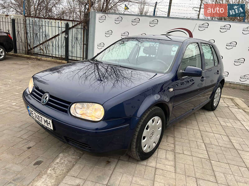 Хетчбек Volkswagen Golf 2003 в Дніпрі