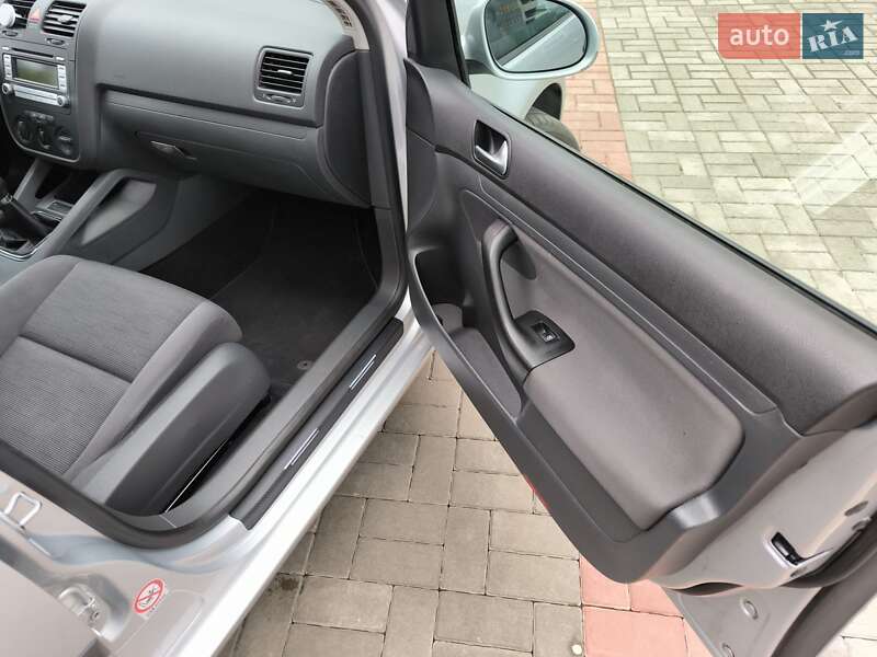 Хетчбек Volkswagen Golf 2006 в Черкасах