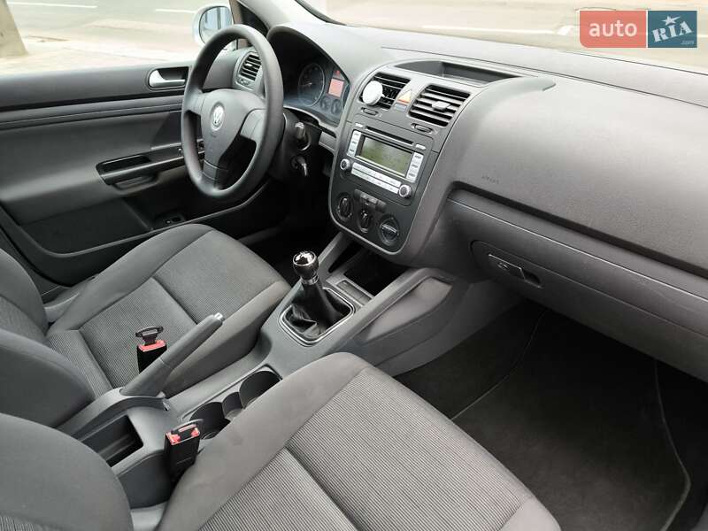 Хетчбек Volkswagen Golf 2006 в Черкасах