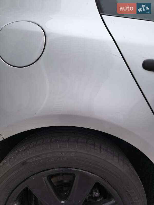 Хетчбек Volkswagen Golf 2006 в Черкасах