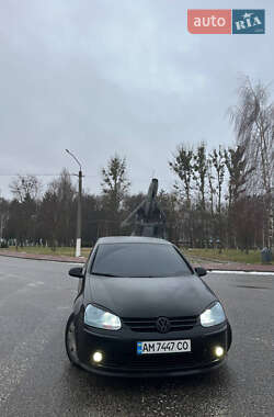 Хетчбек Volkswagen Golf 2004 в Звягелі