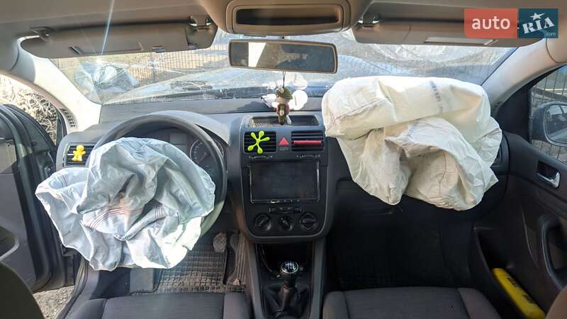 Хетчбек Volkswagen Golf 2004 в Рівному