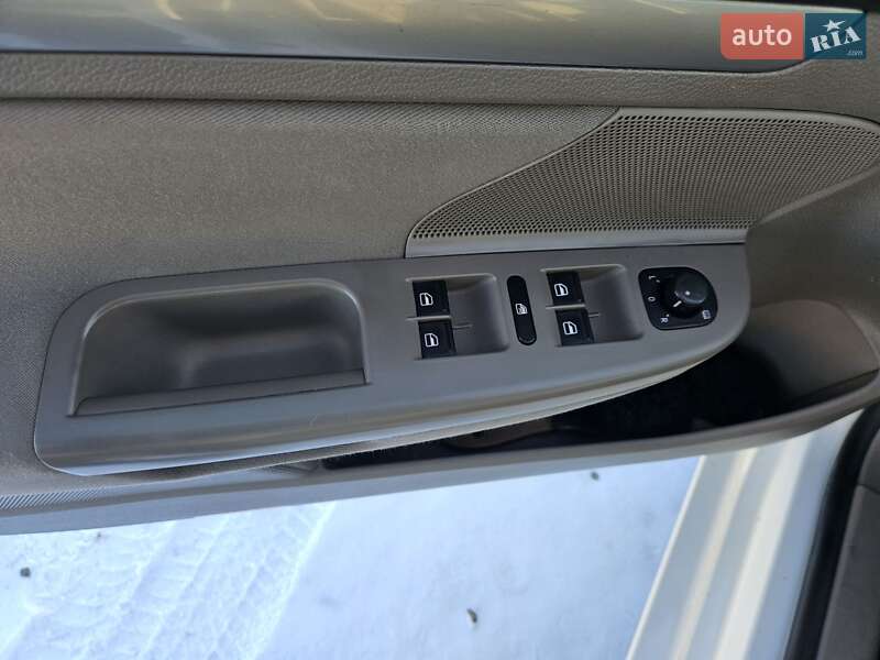 Универсал Volkswagen Golf 2010 в Луцке