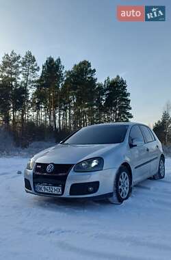 Хетчбек Volkswagen Golf 2006 в Дубровиці