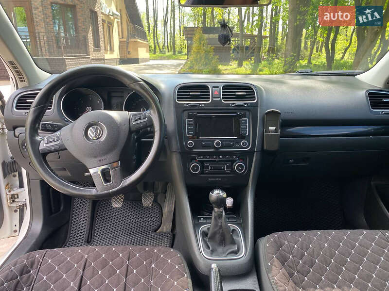 Універсал Volkswagen Golf 2010 в Івано-Франківську