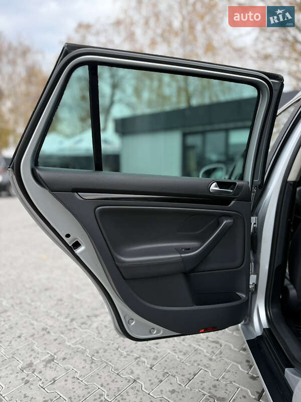 Універсал Volkswagen Golf 2011 в Володимирі