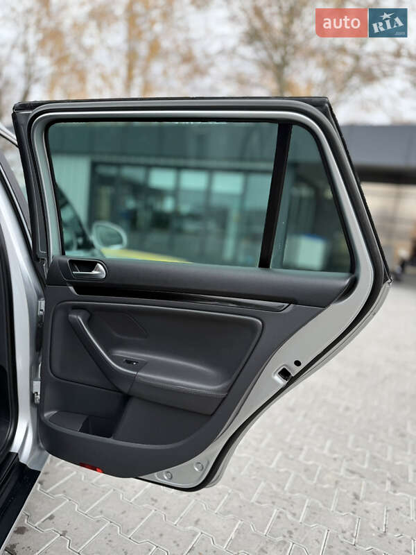 Універсал Volkswagen Golf 2011 в Володимирі