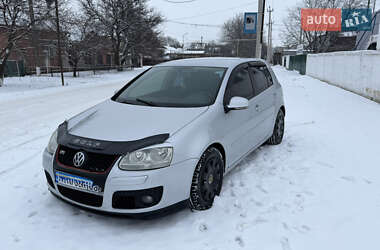 Хэтчбек Volkswagen Golf 2004 в Подольске