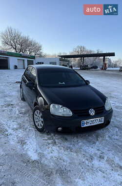Хэтчбек Volkswagen Golf 2004 в Чугуеве