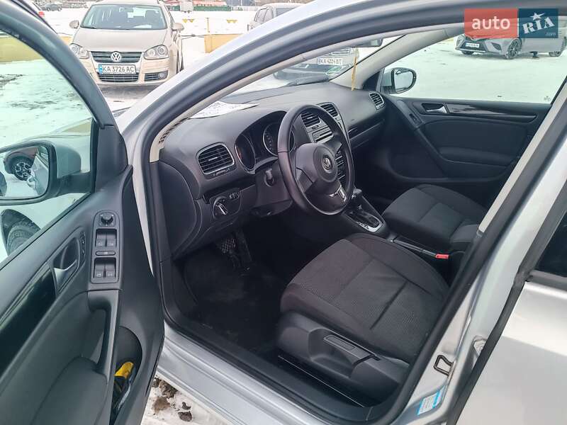 Хетчбек Volkswagen Golf 2009 в Києві