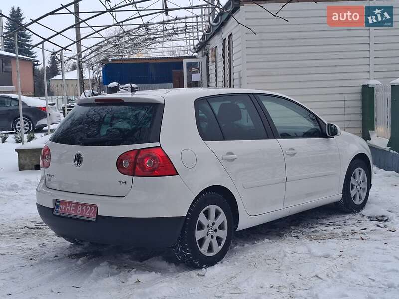 Хэтчбек Volkswagen Golf 2008 в Дубно