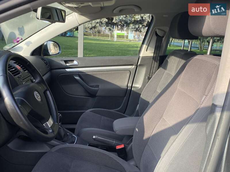 Универсал Volkswagen Golf 2009 в Вознесенске