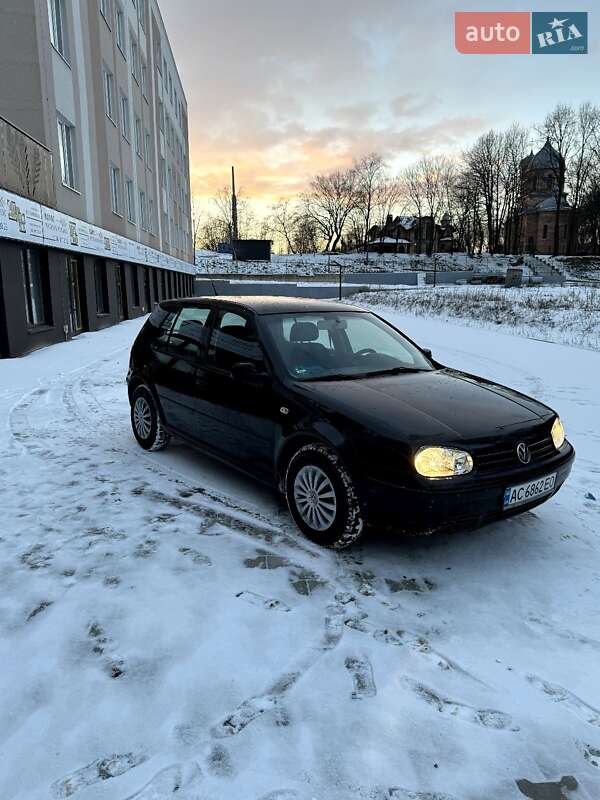 Хэтчбек Volkswagen Golf 2001 в Горохове