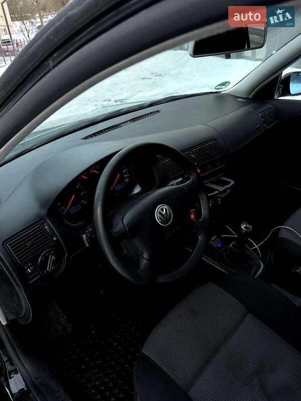 Хэтчбек Volkswagen Golf 2001 в Горохове