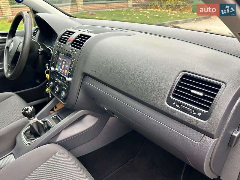 Хэтчбек Volkswagen Golf 2008 в Луцке