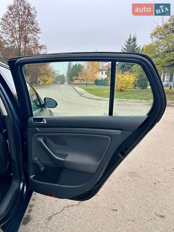 Хэтчбек Volkswagen Golf 2008 в Луцке