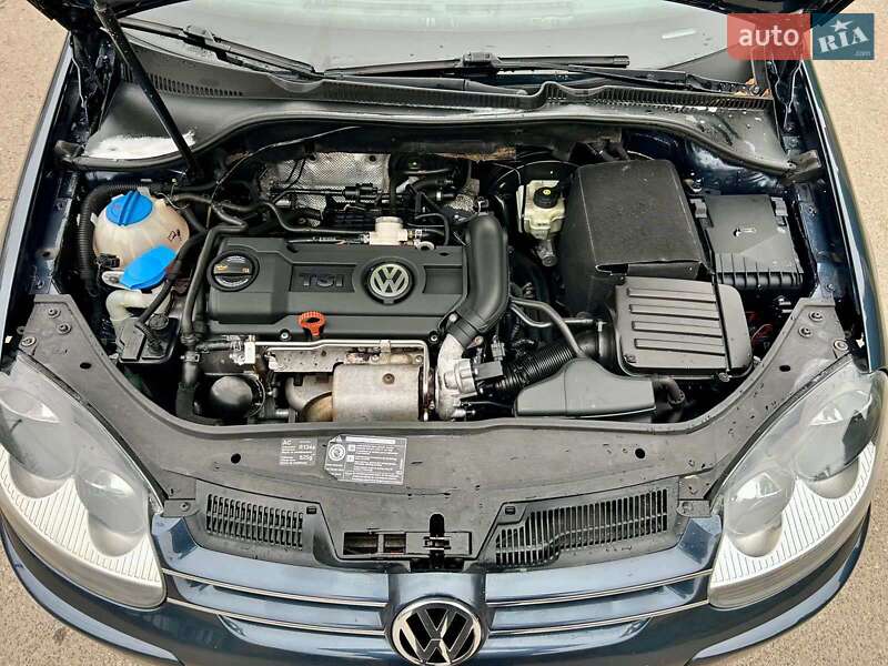 Хэтчбек Volkswagen Golf 2008 в Луцке