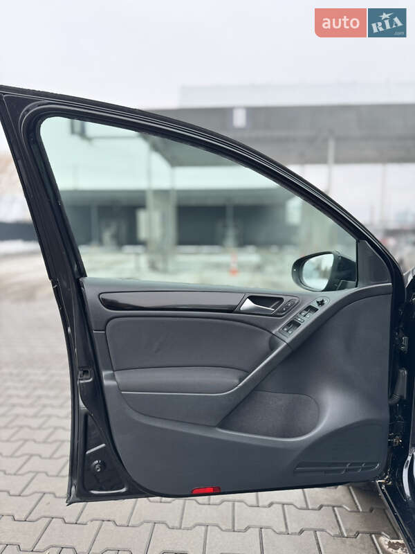 Хэтчбек Volkswagen Golf 2009 в Владимире