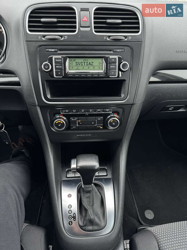 Хэтчбек Volkswagen Golf 2009 в Владимире