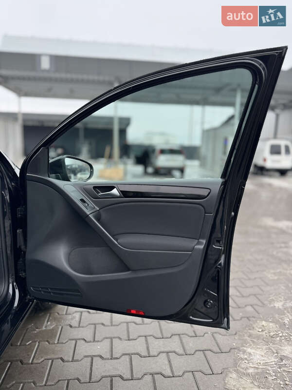 Хэтчбек Volkswagen Golf 2009 в Владимире